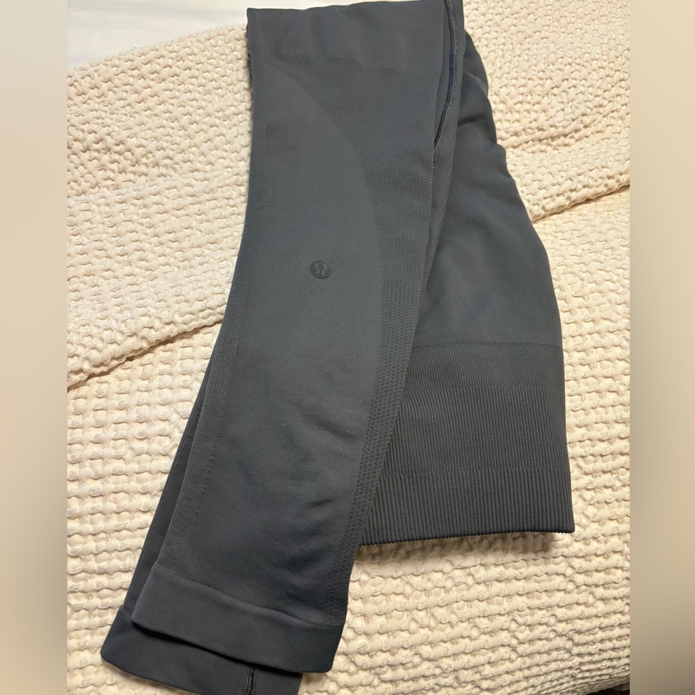 Lululemon compression running leggings, size 8 color charcoal, gray